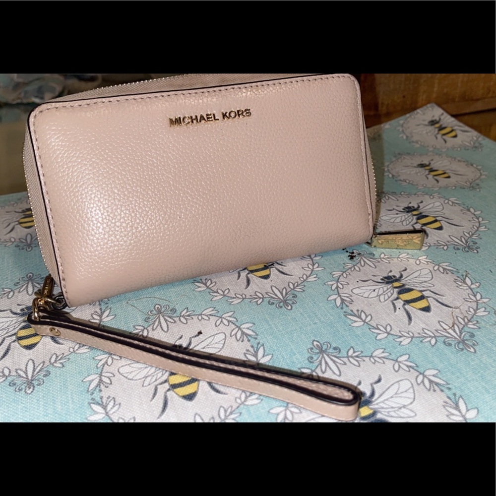 Used baby pink authentic Michel Kors Purse